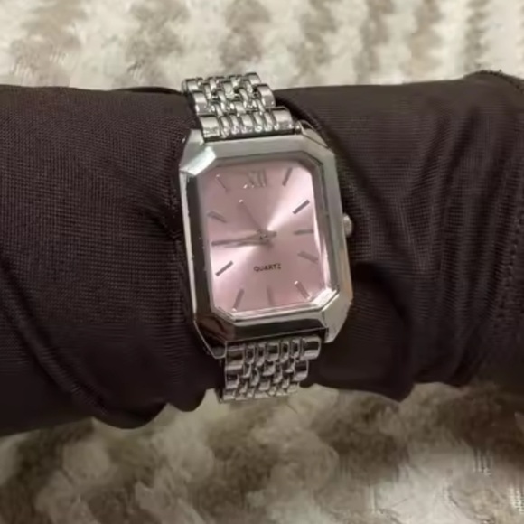Classic Silver Pink Quartz Watch — Pink Dial & Linked Bracelet main image 6